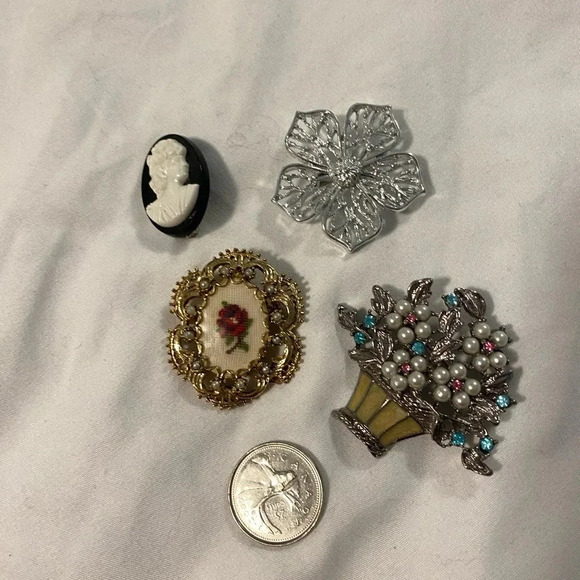 Vintage Broach Bundle - 4pc - Picture 1 of 3